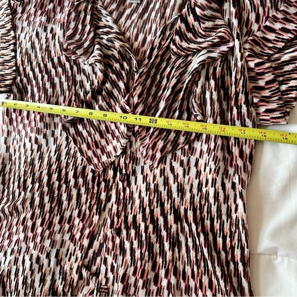 Worthington Ruffle Neck Button Down Blouse Cap Sleeve Abstract Print M - Picture 11 of 13